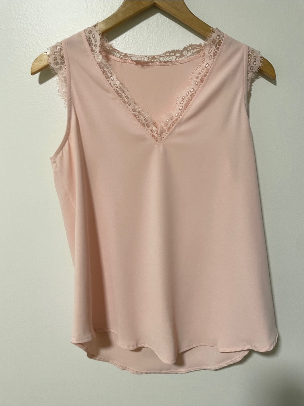 Light Pink Women's Lace Tank Top V Neck Size Small Feminine Delicate Romantic